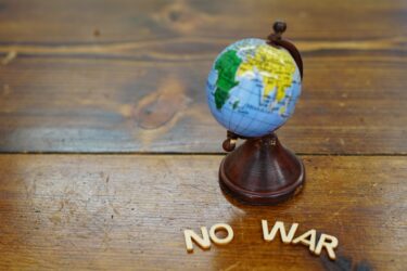 止むことがない無意味な争い。人類の未来はそう長くなさそうだ。